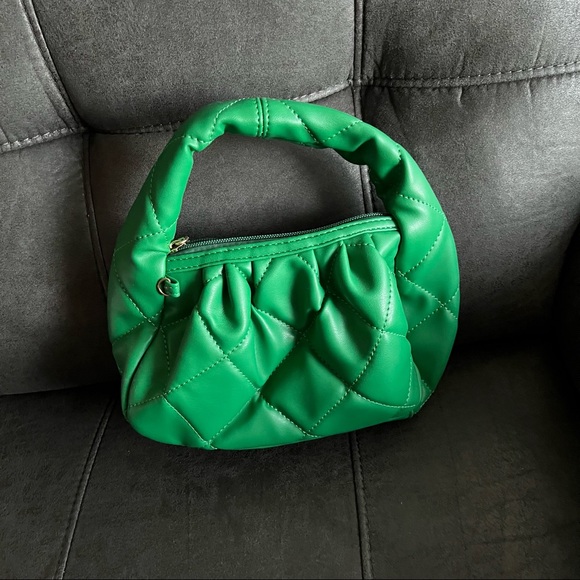 Quilted Chain Ruched Bag - Picture 7 of 10